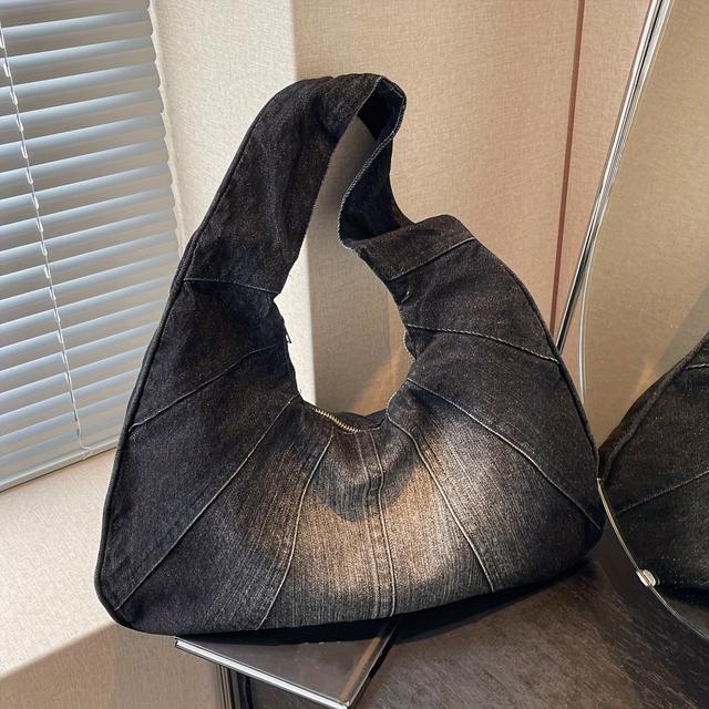 TEMU 신상품 여성용 숄더백, 인기 크레센트 모양 소가죽 진 원단 핸드백, 출퇴근 및 캐주얼 착용을 위한 대용량 크로스바디 백. 디자인, 부드러운 지퍼, 편안한 내부 수납공간