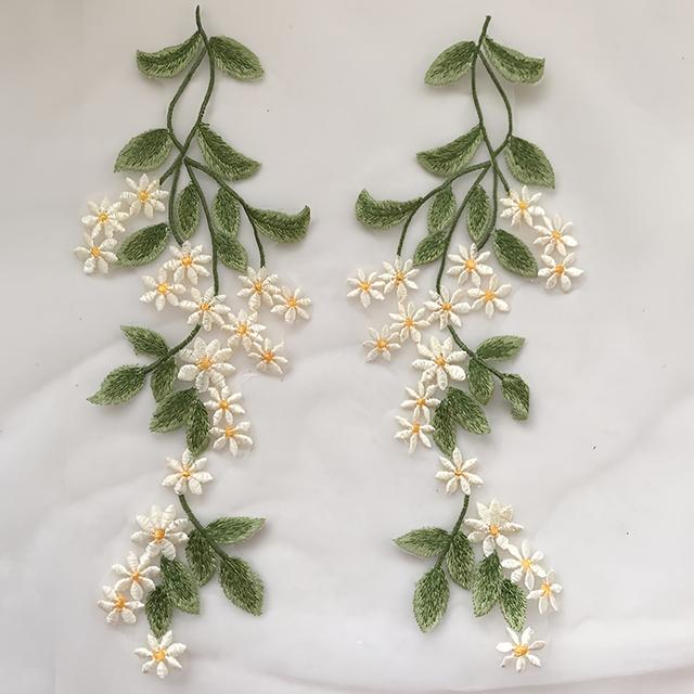 TEMU A Pair Of White Daisy And Sunflower Fabric Patches With Green Leaves For Dress Decoration