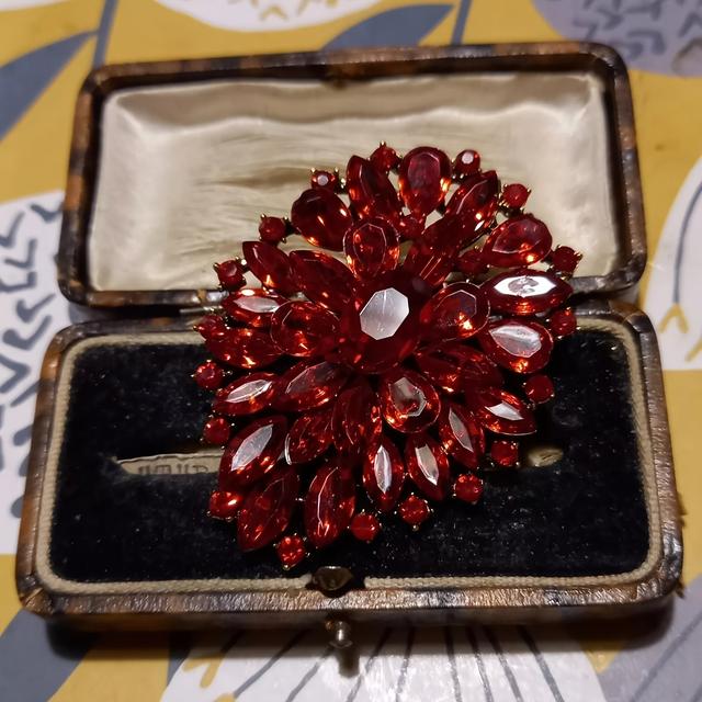 TEMU Red Rhinestone Brooch Pin, Elegant Glass Teardrop Design, Versatile Accessory For Daily Wear & Special Occasions, With Christmas & Weddings
