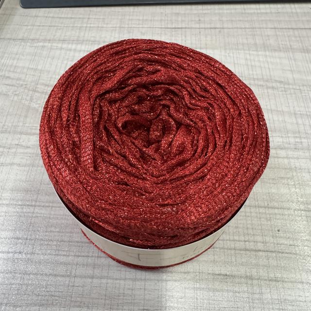 TEMU Un gran rollo de fibra de poliéster tejida a crochet , a , que pesa 100G y mide 155 metros. Ideal para proyectos como bufandas, mantas, cojines, muñecas y artículos de crochet. 100% poliéster.