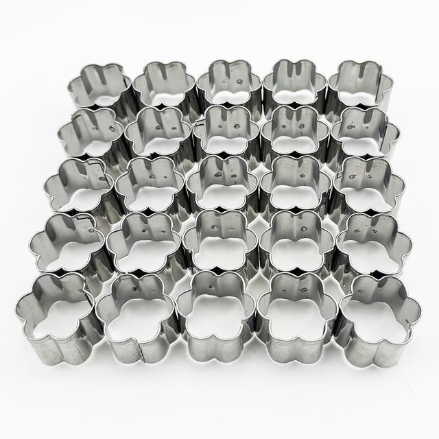 TEMU 25-fach Blumen-Ausstecher, Edelstahl Mini-Blumen-Ausstecher, Gänseblümchen-Ausstecher, geeignet für Kuchen, Kekse, Gemüseausstecher Hundefutter-Backform, Polymer-Ton-Form