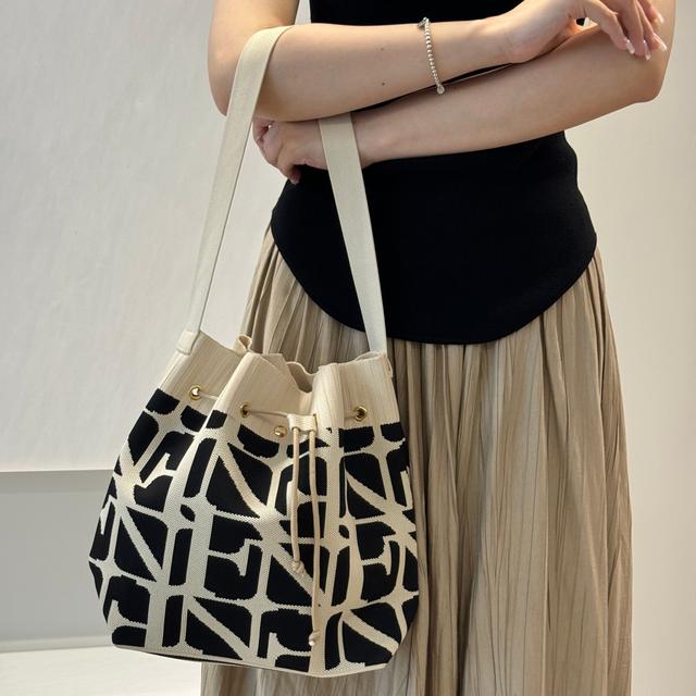 TEMU Trendy Geometric Drawstring Bucket Bag - Versatile Shoulder & Design For Wo , Perfect For Daily Commute & Shopping - Available In Cream/black