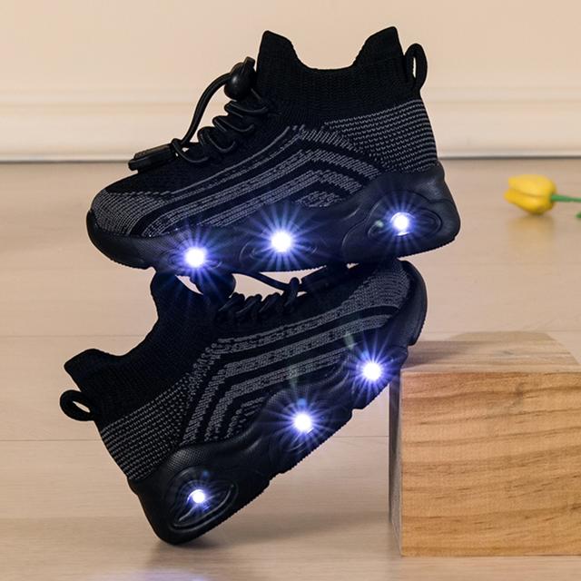 TEMU زوج من الأحذية الرياضية المنسوجة غير الرسمية مناسبة للأولاد والبنات، مصممة للرضع والأطفال الصغار. تتميز بمشبك مريح وناعم، وأضواء LED متوهجة، وخفيفة الوزن