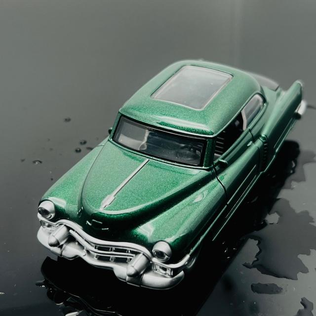 TEMU Vintage Alloy Classic Car Model, Collectible Metal Automobile Replica, Nostalgic Retro Vehicle Ornament, Ideal For Party Display, Decorative Desktop Collectible, Non-electric