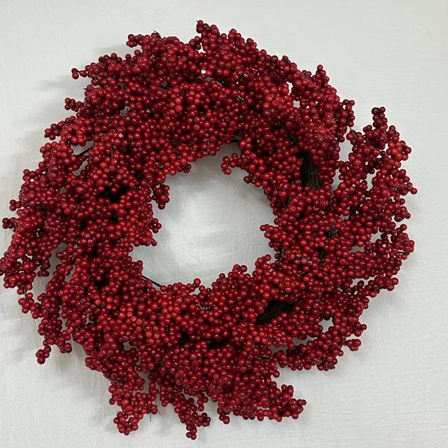 TEMU A Vibrant Fruit Wreath, Featuring Glossy Berries And Leaves, Made Of Durable Plastic, Suitable For Front Doors, And Perfect For Holiday And New Year's Decorations.