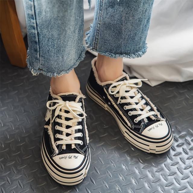 TEMU メンズ 厚底ローカットスケートシューズ - 四季対応クッション性快適、ラウンドトゥキャンバスシューズ(レースアップ&足弓付き)、耐久性のあるゴムソールでストリートウェア・スケートボード・カジュアルに最適、高品質な男性用スニーカー、ミニマリストデザイン都市ファッション、補強ステッチング通気性素材街歩き靴