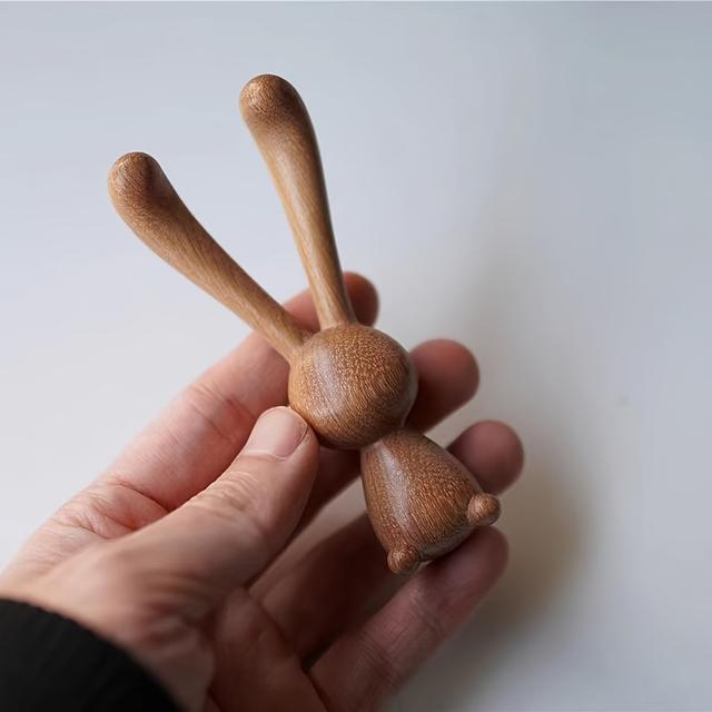 TEMU Wood Rabbit Statue med massagepinne - Mångsidig inomhus- och utomhusdekor, elektricitet behövs, idealisk julklapp