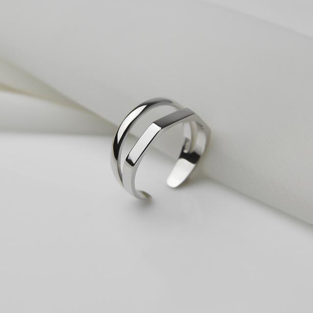 TEMU でミニマリストなリング レディース ニッチデザイン 光沢仕上げ フープ 調節可能なオープンエンドデザイン 人差し指サイズ 万能でトレンディな普段使いのアクセサリー・ギフト