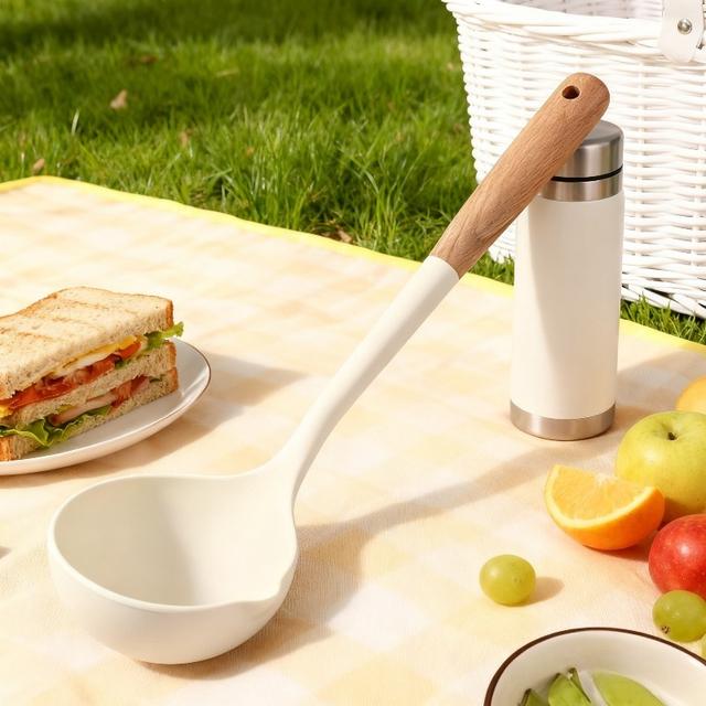 TEMU 1 cuchara de silicona con mango de madera, ideal para y gachas, resistente a altas temperaturas, antiadherente, y , para y restaurantes