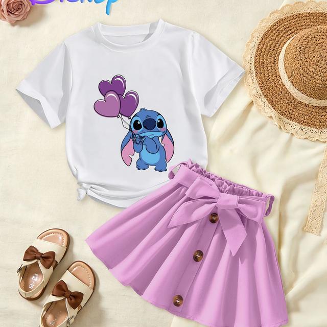 TEMU Disney ha un conjunto de dos artículos con un diseño de dibujos animados de Stitch sosteniendo una de , que un conjunto de estilo lindo para niñas con Stitch de orejas grandes, para exteriores.