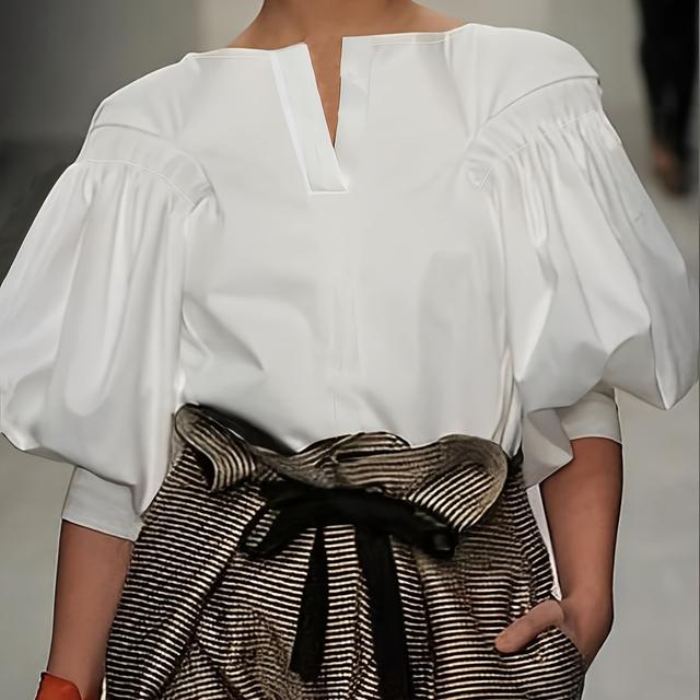 TEMU Grande Taille - Chemisier élégant pour femmes rondes, idéal pour les , avec un petit col en V et des manches bouffantes.