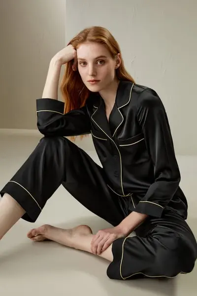 Ensemble Pyjama à Passepoil d'Or en Soie