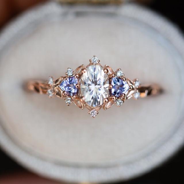 Bague de fiançailles trois pierres taille ovale rose