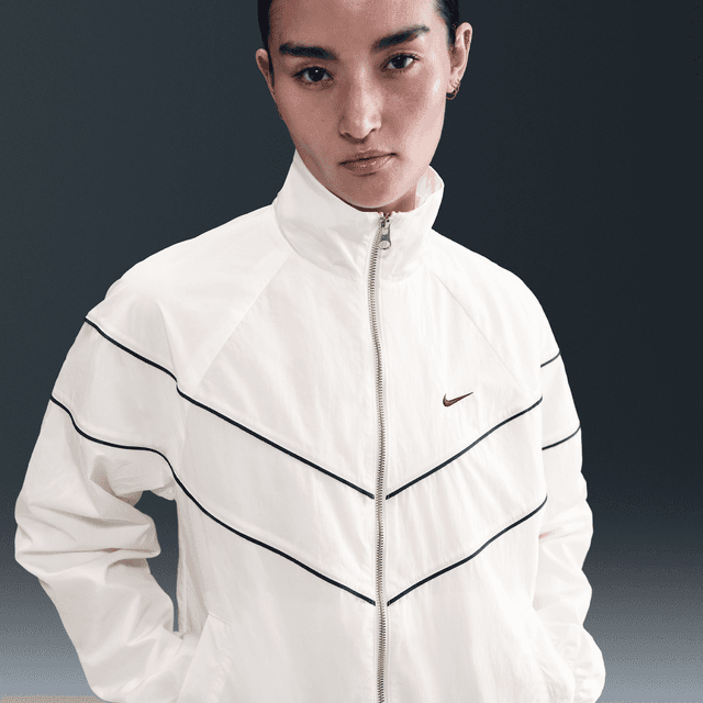 Nike Women's Windrunner Loose UV Woven Full-Zip Jacket in White | FV6304-135