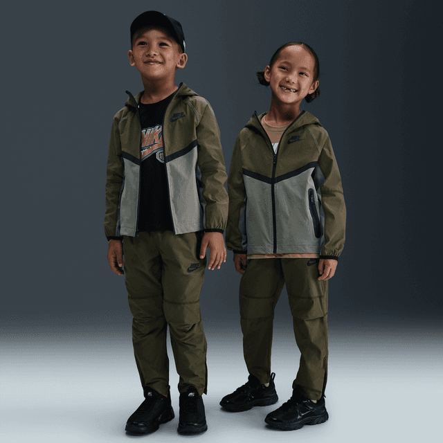 Nike Dri-FIT Little Kids' 2-Piece Full-Zip Tech Woven Set in Green | 86M916-E1S