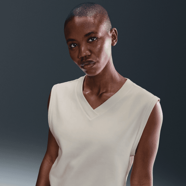 Nike Women's V-Neck Golf Vest in White | IH0939-133