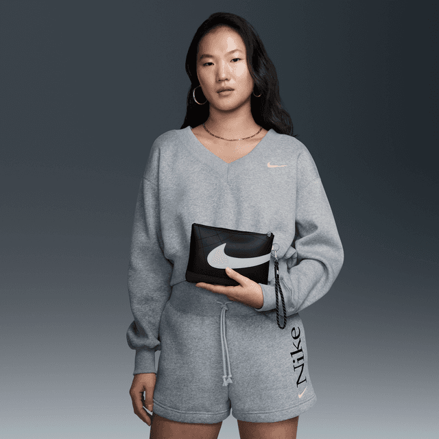 Nike Unisex Icon Blazer Wristlet in Black | N1009949-091