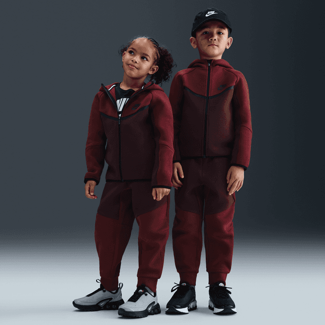 Nike Sportswear Little Kids' Tech Fleece 2-Piece Full-Zip Set in Red | 86M880-RD0