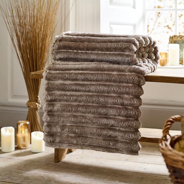 Deyongs Alnwick 140x180cm Throw Putty