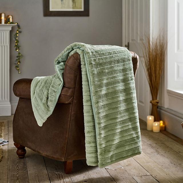 The Lyndon Company Chatsworth Faux Fur 130x170cm Throw Green