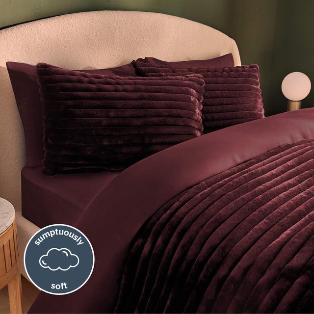 Silentnight Silentnight Luxury Ribbed Faux Fur Duvet Cover Set Berry - Size Double