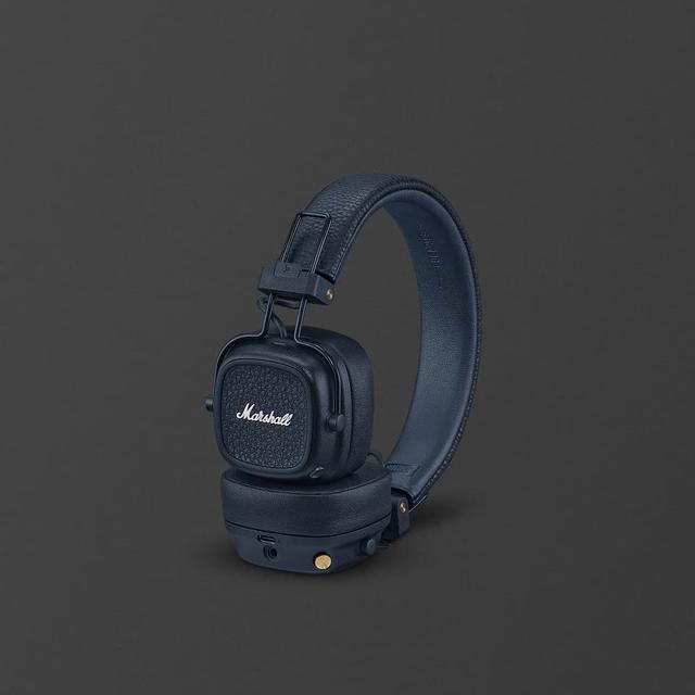 Major V headphones give you 100+ hours of wireless playtime.